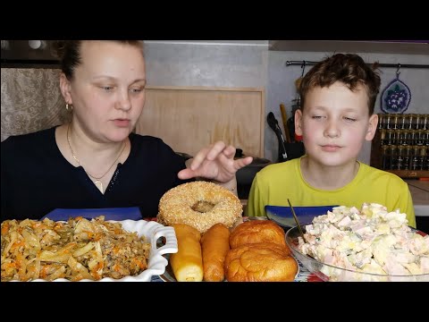 Видео: Mukbang Оливье, корн-дог, капуста с мясом