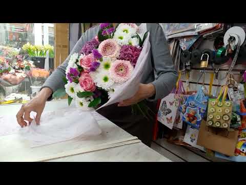 Видео: Круглый,красивый,простой букет.Упаковка букета.Флористика. Гербера,хризантема,гвоздика, роза,статица