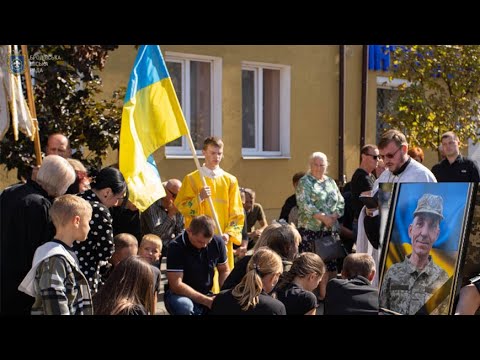 Видео: У Золочівському районі попрощалися з воїном