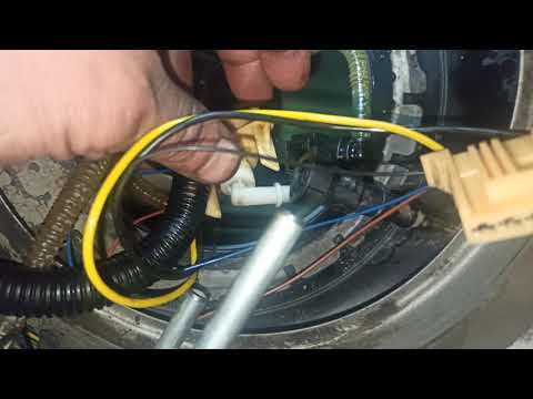 Видео: WV PASSAT CC 1.8 замена топливного фильтра