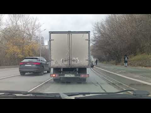 Видео: Южная дамба: на втором нерегулируемом перекрестке налево, затем на регулируемом перекрестке прямо