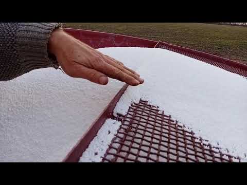 Видео: Польский разбрасыватель удобрений Jar Met