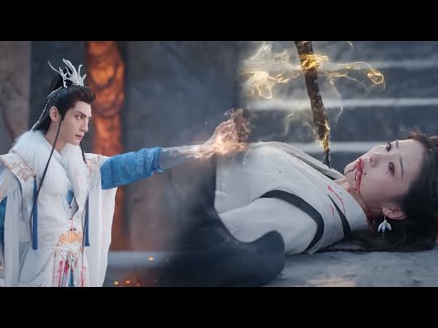 Видео: Его Величество прибыл вовремя, чтобы спасти маленькую фею!