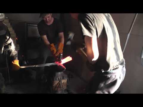 Видео: В гостях у кузнецов в Вилюйске. Ножи 2 часть.