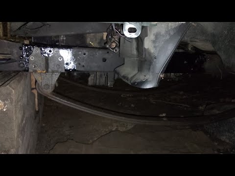 Видео: Установка балки от газели на соболь "3" ( установка рессорных кронштейнов) 