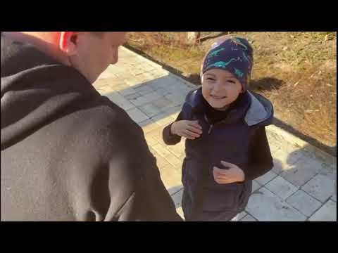 Видео: Мама и 13 детей - Осенние хлопоты - Сажаем чеснок