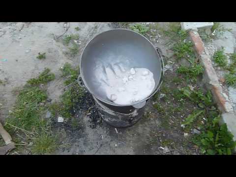 Видео: Очистка и подготовка казана Биол на 12 литров