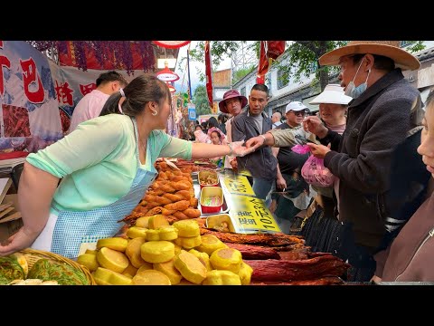 Видео: Грибной хотпот и лапша со свининой в Юньнани, Китай! Поешьте со мной на рынке Старого города Лицзяна
