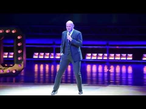 Видео: Максим Аверин зажег на открытии кинофестиваля