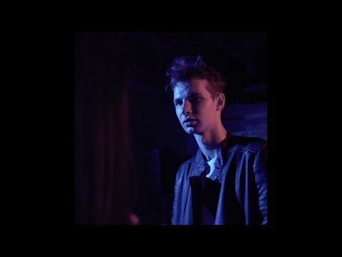 Видео: Roman Voloznev —  Не важно [Lyric Video]