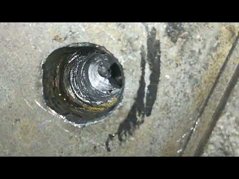 Видео: Мерс GLS головка снята сломалась шпилька плюс торкс высверливаем и восстанавливаем