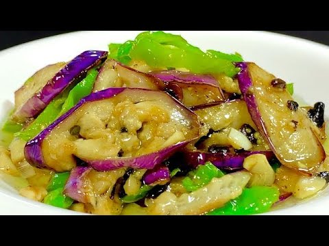 Видео: При жарке баклажанов не забывайте жарить их прямо на сковороде. Позвольте