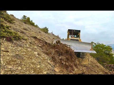 Видео: Бульдозеру Caterpillar D7g грозит смерть при резке склонов #caterpillar #bulldozer #cat