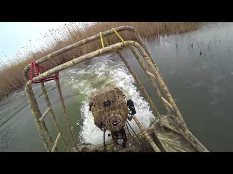 Видео: Лодка болотоход. Первый спуск.