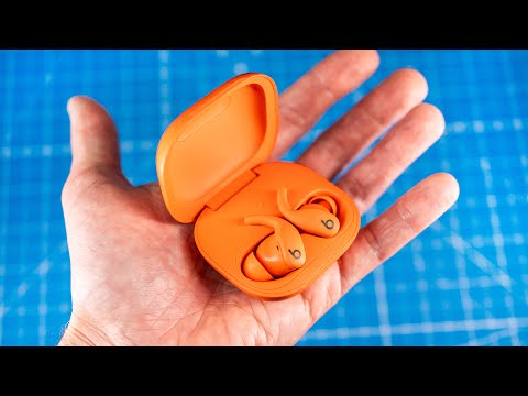 Видео: Первоначальный обзор PowerBeats Fit (ЛУЧШИЕ фитнес-наушники?)