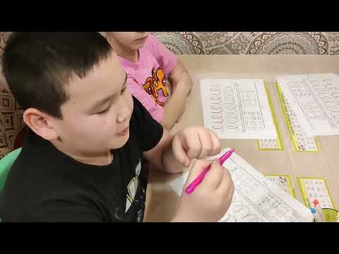 Видео: Как правильно держать ручку и карандаш в руке