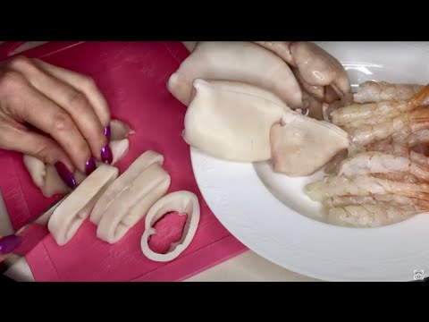 Видео: Кольца кальмаров и креветки в темпуре 👌