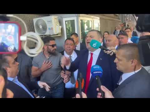 Видео: ИЗВЪНРЕДНО: Сблъсък и тежки обиди между Пеевски и Асен Василев 