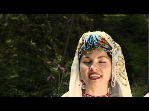 Видео: малка мома  изпълнява ЖФГ с.Плетена .