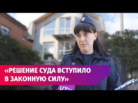 Видео: В Оренбурге двухэтажный дом на улице Красногорской готовят к сносу