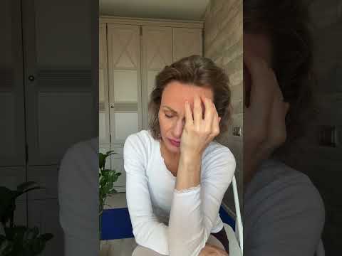 Видео: Разглаживаем лоб, открываем глаза