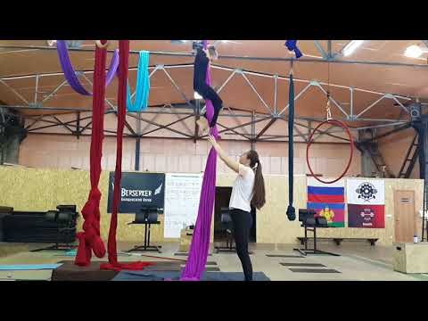 Видео: Aerial silks воздушные полотна