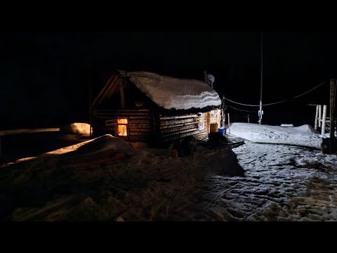 Видео: Ночевка в заброшенной деревне/Зимняя ловля хариуса на таежной реке