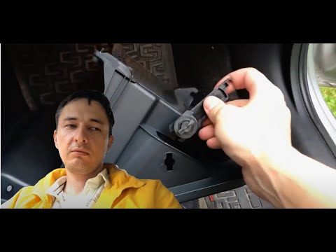 Видео: Простая замена салонного фильтра Шкода Октавия А7 (Octavia 3 - How to repalce cabin air filter)