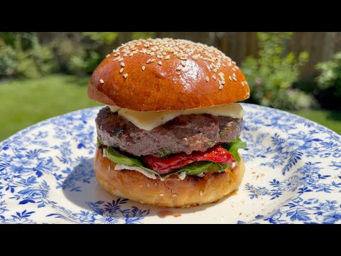Видео: Невероятный СОЧНЫЙ БУРГЕР с авокадо и голубым сыром  |  burger recipe | простой рецепт