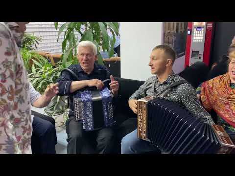 Видео: Руслан Карташов. На Потехинском камертоне. Называют меня не красивою. Гармонь Конькова