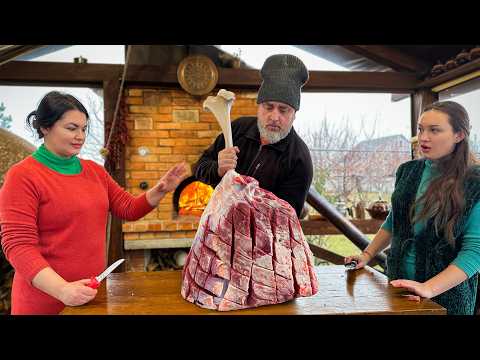 Видео: 😯Что Он Нам Принес?! Мы Ели Это Нежнейшее Мясо 3 Дня Подряд!