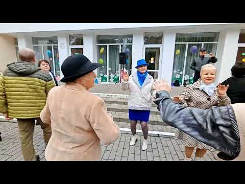 Видео: 5.10.25г... "ОЙ  МАМА, ОЙ!"... звучит на Танцполе в Гомельском парке... 