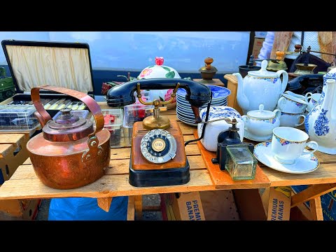 Видео: Исследуя пражский блошиный рынок, возвращаются старые воспоминания.