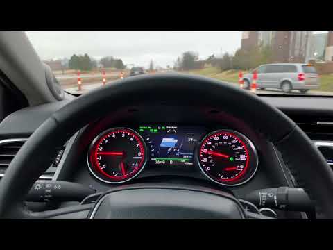 Видео: Toyota Camry 2018 XSE 2.5 Американка обзор от хозяина