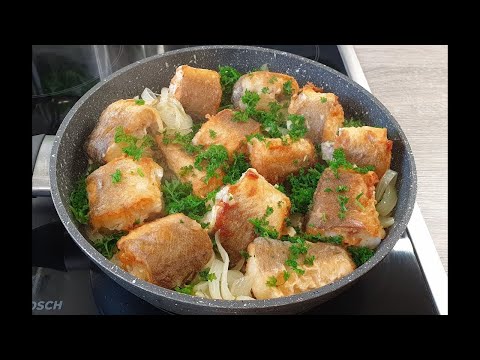 Видео: Рыба жареная на тушеном луке