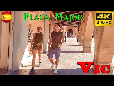 Видео: Вик, Испания, Placa Major — 4k UHD 60fps — пешеходная экскурсия — с историческими субтитрами