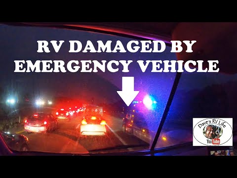 Видео: Небрежный водитель машины скорой помощи разбил мой автодом, путешествуя по Америке на старом авто...