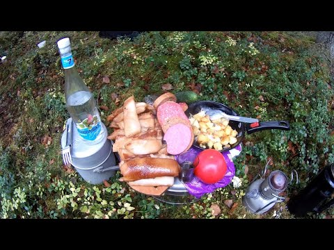 Видео: Поход с ночёвкой в лес к туманному озеру\Копчение сала в медицинском биксе