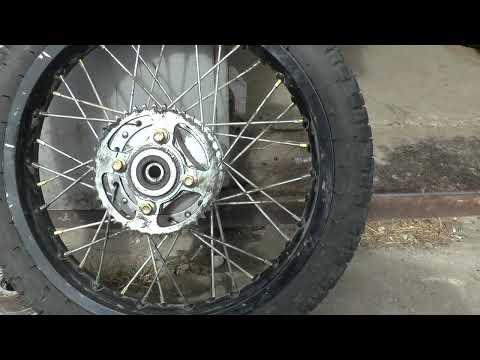Видео: Замена  демпферных резинок на бочонки из металла  на заднем колесе  мопеда Альфа или мотоцикла.