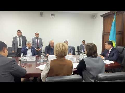 Видео: Ақтөбеде әкімдік қызметкерлері жұмыс уақытында демалыс орнында шомылып жүргені анықталды