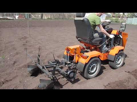 Видео: Мини  трактор МТ-3  посадка картофеля двумя окучниками.