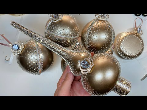 Видео: Клеим стразы. Декор макушки на елку.