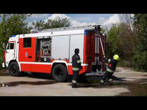 Видео: Пожарный КАМАЗ с насосом Rosenbauer забирает воду и подает воду
