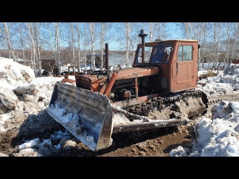 Видео: БЬЁМ ДОРОГУ ПО СНЕГУ!ВИД ИЗ КАБИНЫ.