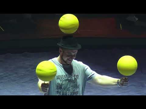 Видео: Беларусь/Минский цирк/Клоун с мячами