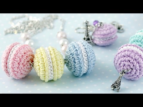 Видео: Вязаные сладости ♥ Пирожные Macarons крючком ♥ Вяжем амигуруми