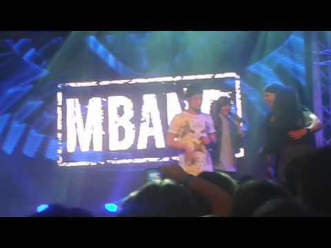 Видео: Мбанд Влад танцует с фанаткой