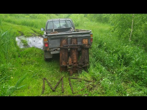 Видео: В поисках тракторной стоянки на болотах. Нашли?