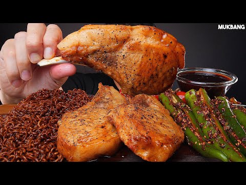 Видео: стейк и лапша, острый перец BBQ STEAK 🥩 MUSHROOM BLACK BEAN NOODLE CHILI PEPPER ASMR MUKBANG