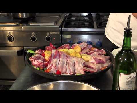 Видео: МЯСО ПО ТРАДИЦИОННОМУ РЕЦЕПТУ. ЧЕРНОГОРИЯ.